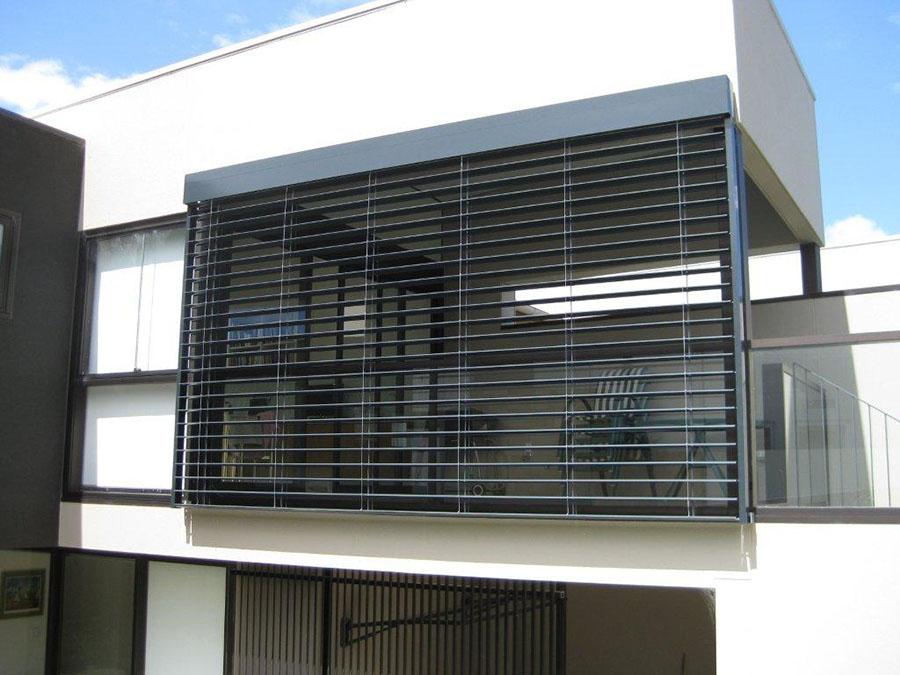 sure-shade-120s-anthracite-balcony